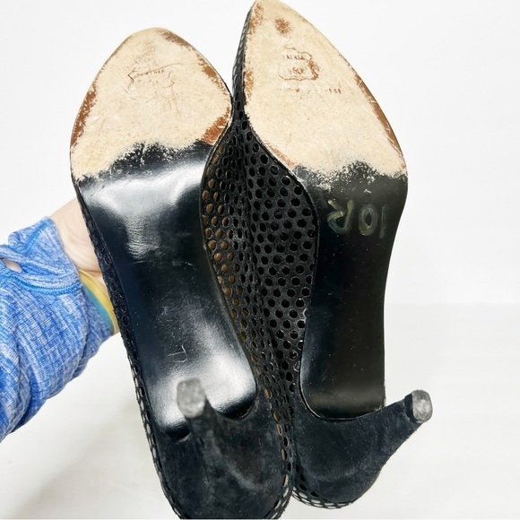 Vintage Stuart Weitzman Black Shiny Dot Pointed Heels Size 6.5 Women’s - Picture 4 of 6